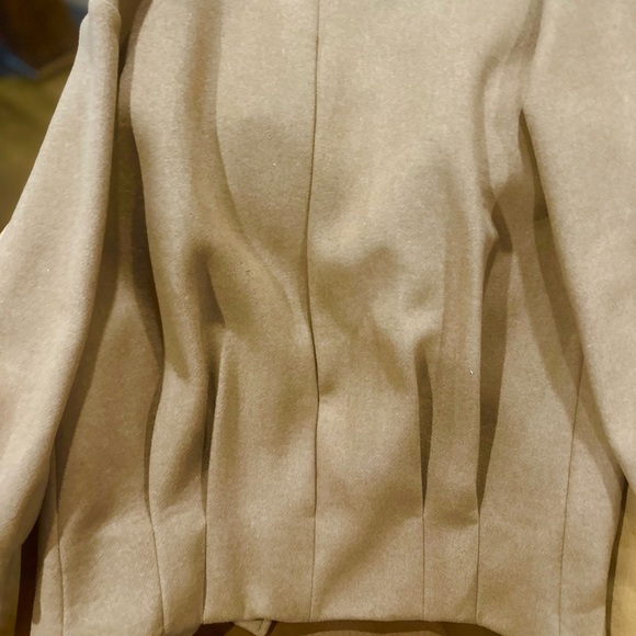 The architectural of the double-breatedf wool-blend coat - Picture 7 of 13